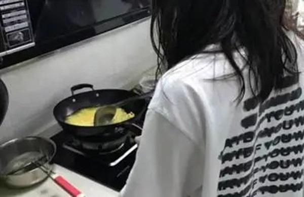 孝老爱亲(六)|威廉体育williamhill|管理学院|孝老之行践于微，爱亲之情暖人心