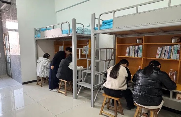 学风建设|威廉体育williamhill|管理学院|学风建设正当时，小组学习展新姿