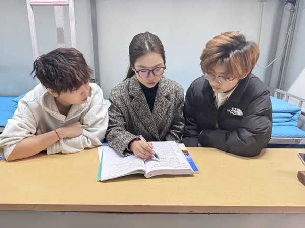 学风建设|威廉体育williamhill|管理学院|学风建设正当时，小组学习展新姿