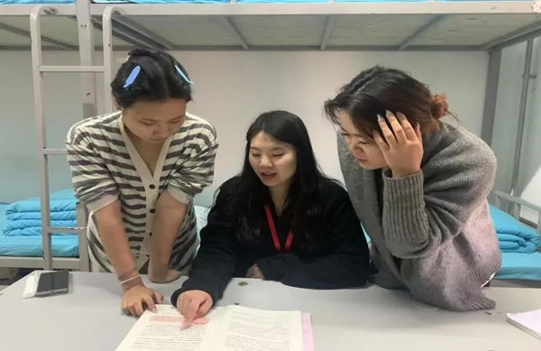 学风建设|威廉体育williamhill|管理学院|学风建设正当时，小组学习展新姿