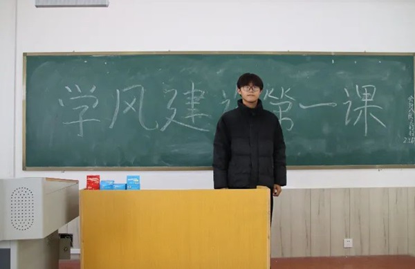 学风建设|威廉体育williamhill|管理学院|学风建设正当时，小组学习展新姿