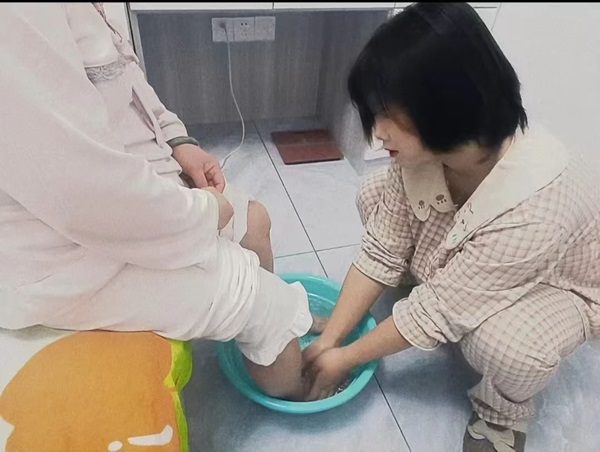 孝老爱亲（八）|威廉体育williamhill|管理学院|传承美德，学生在行动