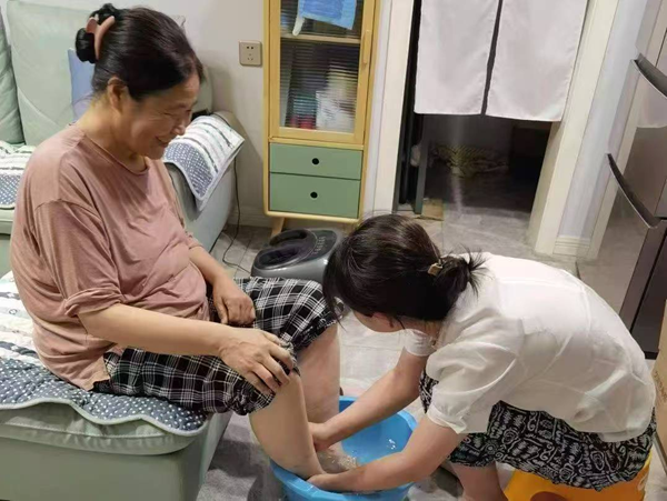 孝老爱亲（九）|威廉体育williamhill|管理学院|行孝老爱亲，彰显青春风采