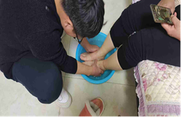 孝老爱亲（十）|威廉体育williamhill|管理学院|养成教育润心田，孝老爱亲践于行