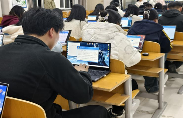 无烟校园|威廉体育williamhill|管理学院|打字赛场展风采，无烟理念入人心