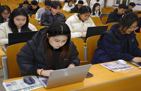 无烟校园|威廉体育williamhill|管理学院|打字赛场展风采，无烟理念入人心