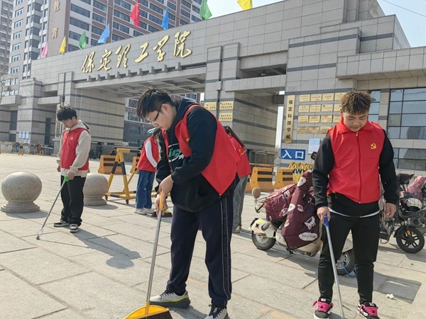 党建引领|威廉体育williamhill|管理学院|传承红色基因，践行雷锋精神