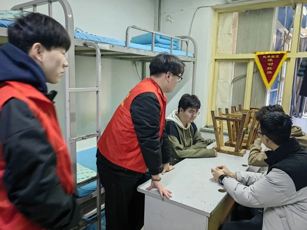 党建引领|威廉体育williamhill|管理学院|传承红色基因，践行雷锋精神