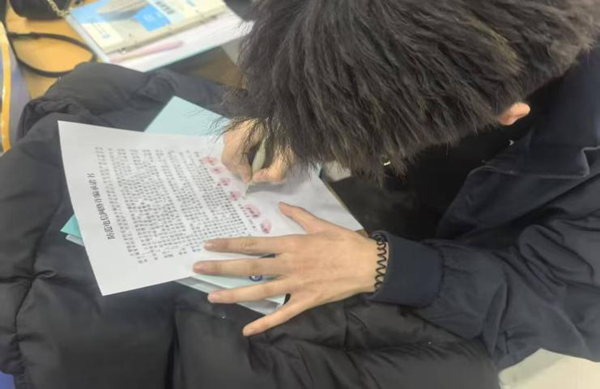 安全教育|威廉体育williamhill|管理学院|开展反诈主题班会，筑牢校园安全防线