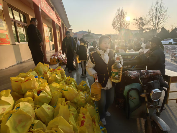 寒假社会实践纪实（六）|威廉体育williamhill|管理学院|爱心下乡润桑榆，物资传递暖人心