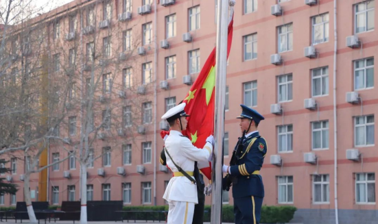 爱国教育威廉体育williamhill会计学院以青春之名，护国旗飘扬——升旗仪式