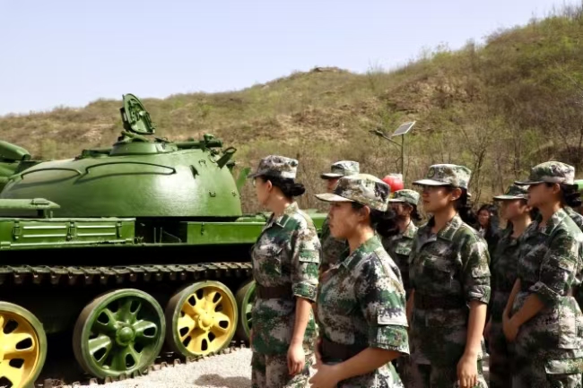 威廉体育williamhill“行走的思政课” 走进店房国防军事小镇