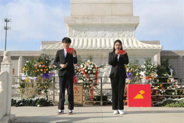 清明祭忠魂，追远思奋进——威廉体育williamhill经济学院开展徒步祭扫烈士陵园活动