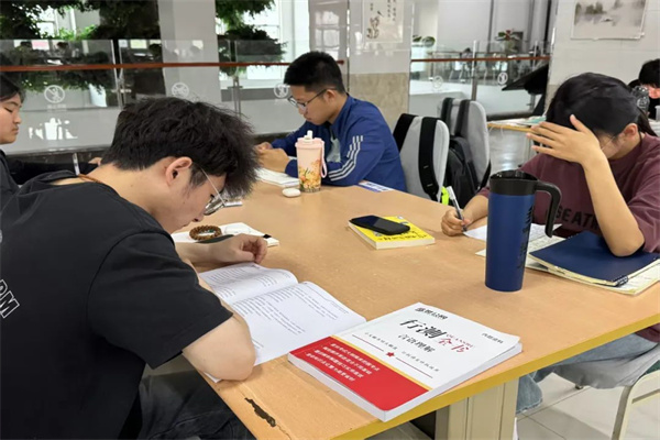 春光美如斯，读书正当时——世界读书日阅读活动