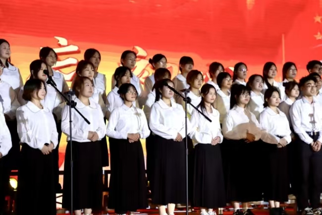 赓续红色血脉 勇担青春使命 ——保定军创艺术团红色文化走进理工学院演出圆满结束