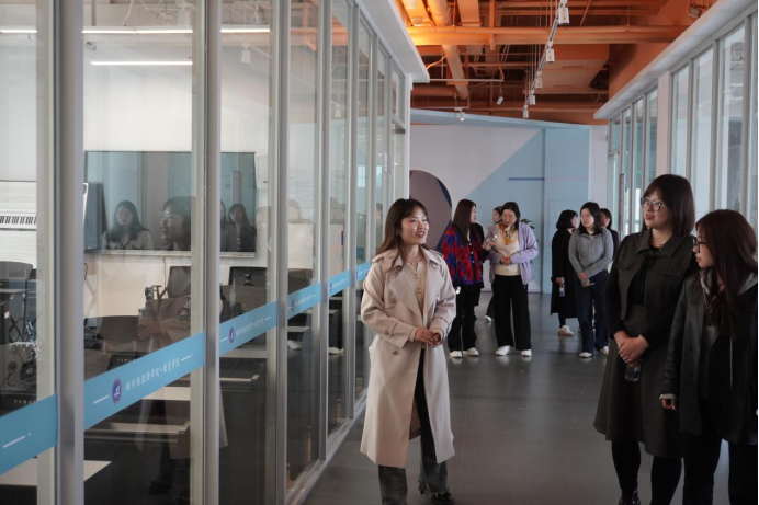 赴郑州西亚斯学院教育学院调研交流