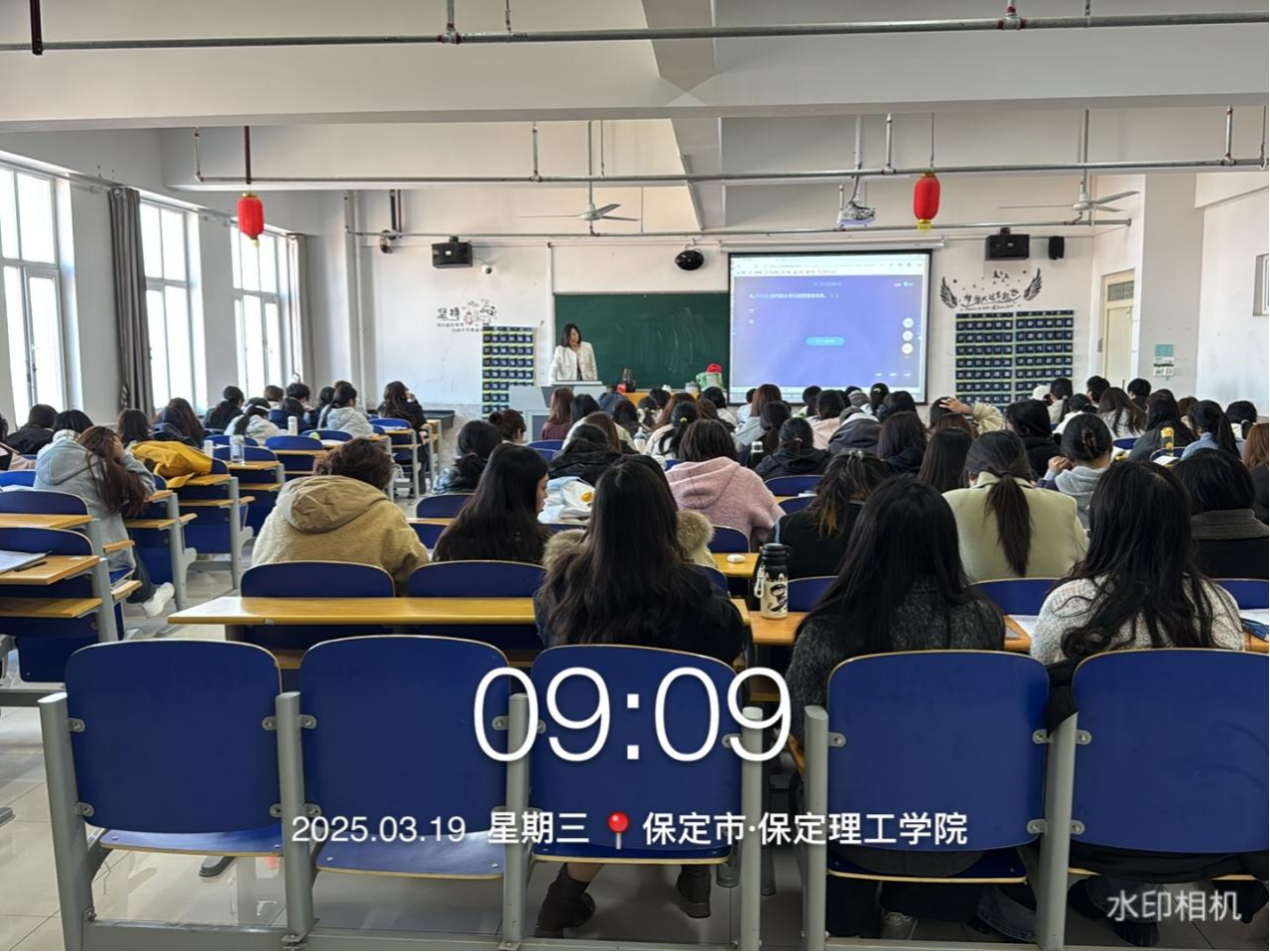 开展示范课观摩活动，共探教学新路径