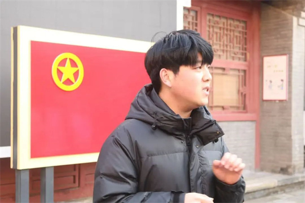 威廉体育williamhill经济学院举行2024年新发展团员入团仪式暨留法勤工俭学运动纪念馆主题教育活动