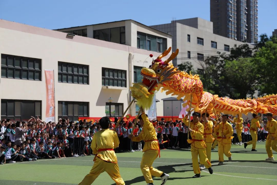 龙舞翩跹润童心，美育芳华育幼苗