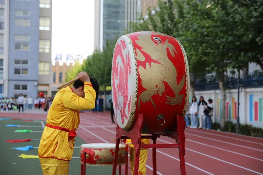 龙舞翩跹润童心，美育芳华育幼苗