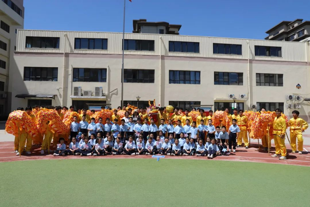 龙舞翩跹润童心，美育芳华育幼苗