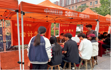 我校举办“简历义诊助力职场起航” 就业指导活动