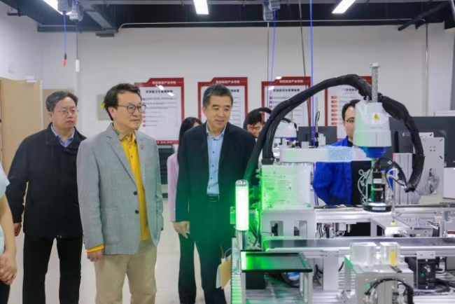 “华人管理教育第一人”余世维教授莅临威廉体育williamhill参观交流