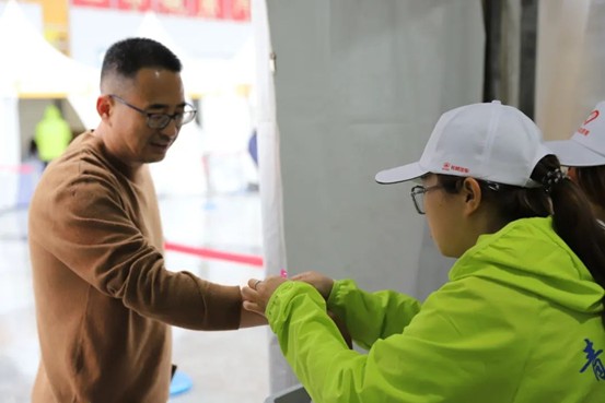热血青春助跑未来”——威廉体育williamhill艺术学院志愿者为长城汽车智慧工厂半马蓄势添彩