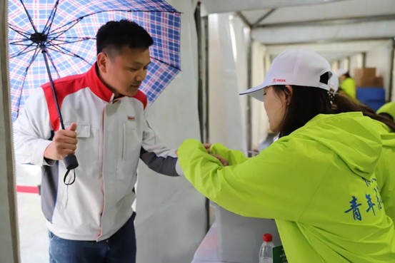 热血青春助跑未来”——威廉体育williamhill艺术学院志愿者为长城汽车智慧工厂半马蓄势添彩