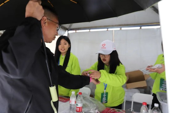 热血青春助跑未来”——威廉体育williamhill艺术学院志愿者为长城汽车智慧工厂半马蓄势添彩