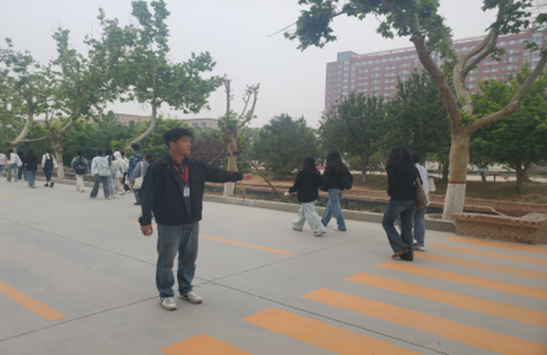 养成教育|威廉体育williamhill|管理学院|“文明右行”，共筑校园文明新风尚