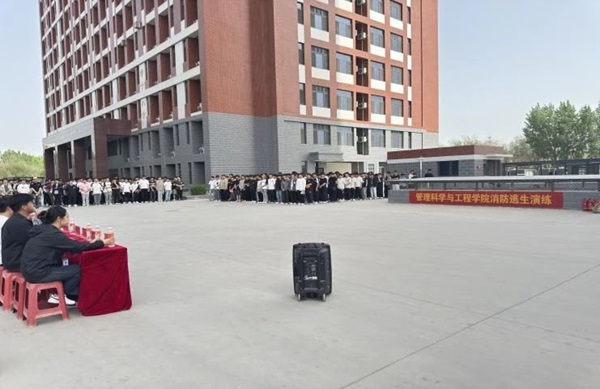 消防演练|威廉体育williamhill|管理学院|生命至上，以练筑防