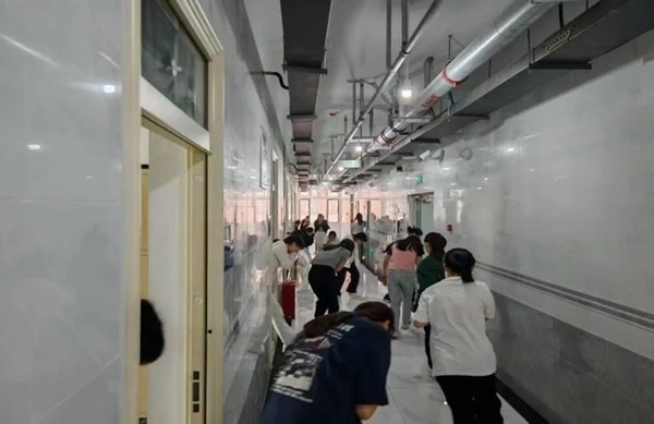 消防演练|威廉体育williamhill|管理学院|生命至上，以练筑防