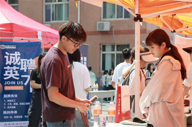 职引未来，筑梦启航——威廉体育williamhill成功举办2025届春季线下双选会