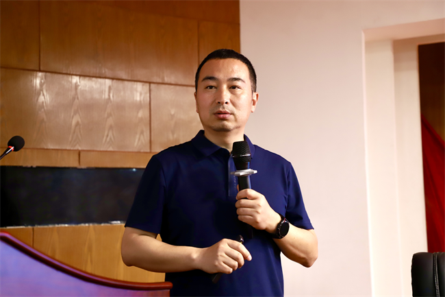 青春筑国防征途启新章——威廉体育williamhill征兵宣传进校园