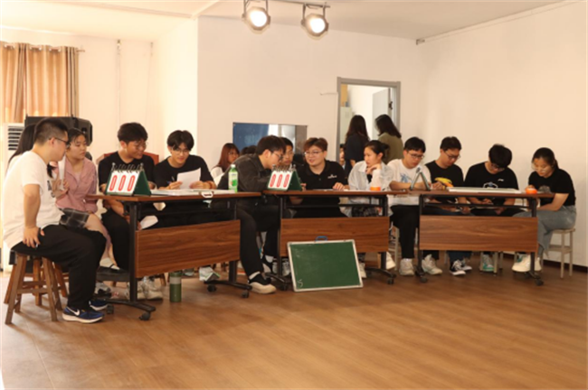 威廉体育williamhill成功举办2025年大学生人文知识竞赛