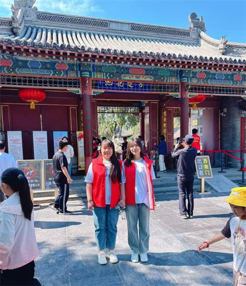 外国语学院学子五一志愿活动：传递文化薪火，彰显青春担当