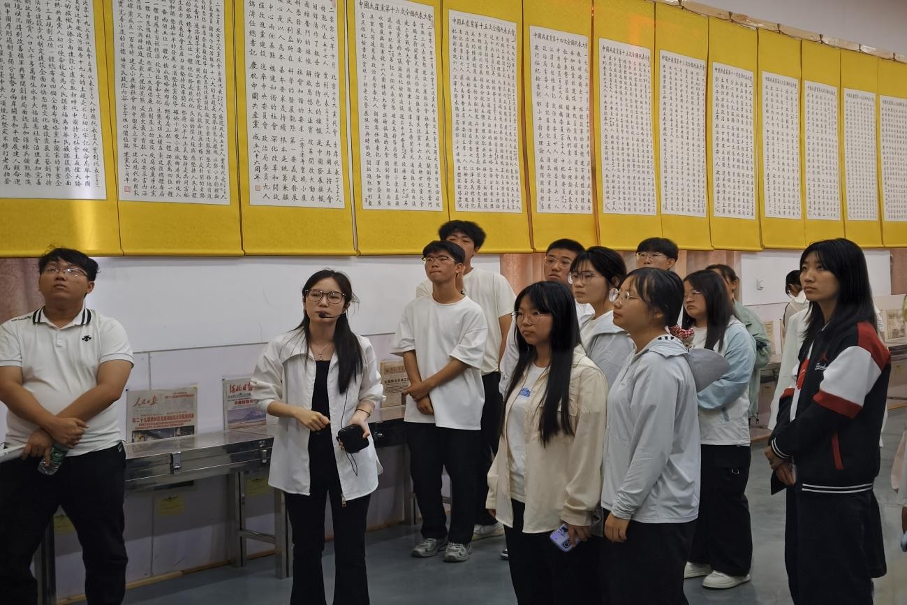 红劳融合育新人|威廉体育williamhill管理科学与工程学院开展“品读红色日记，践行劳动精神”主题研学实践