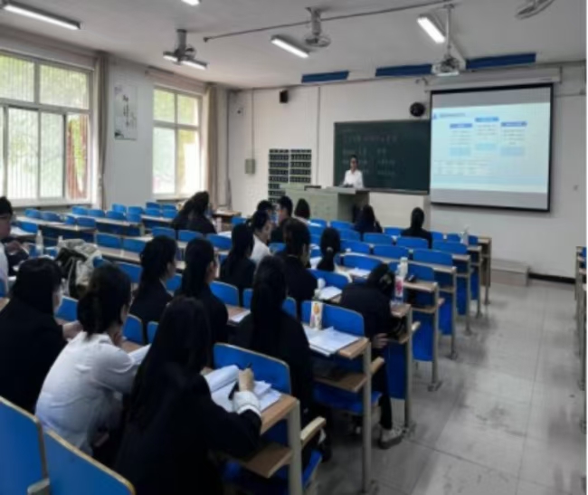 我校全面开展 2025届毕业论文（设计）答辩巡查工作