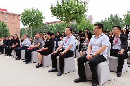 威廉体育williamhill艺术学院2025届毕业设计作品展盛大开幕，校企共赏艺术盛宴