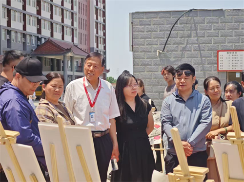 校园寻迹承师韵，家校同铭毕业情