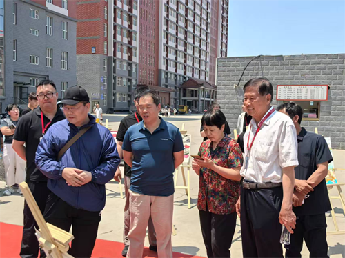 校园寻迹承师韵，家校同铭毕业情