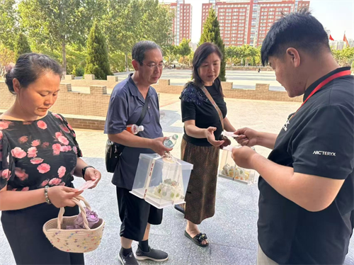 校园寻迹承师韵，家校同铭毕业情