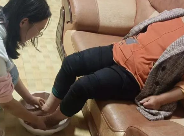 孝老爱亲传佳话,弘扬美德树新风——感恩教育