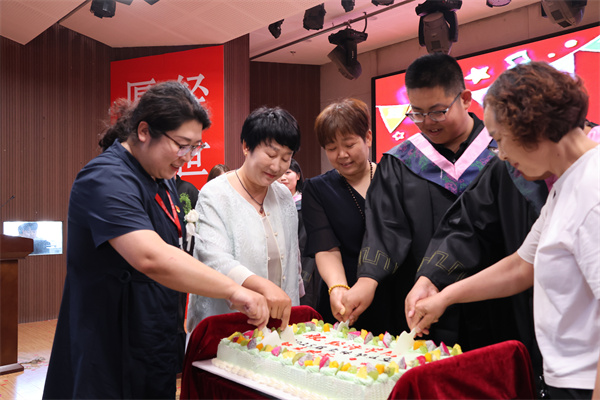 威廉体育williamhill经济学院2025届毕业典礼暨学位授予仪式圆满落幕