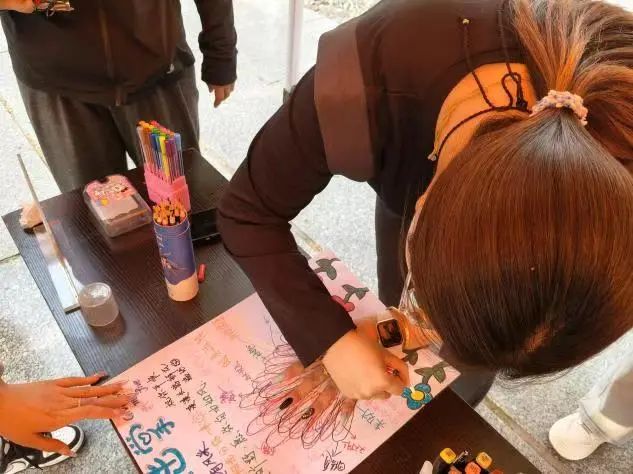 威廉体育williamhill‖教育学院‖5.25“我爱我，从心出发”心理游园会圆满落幕，爱己从心