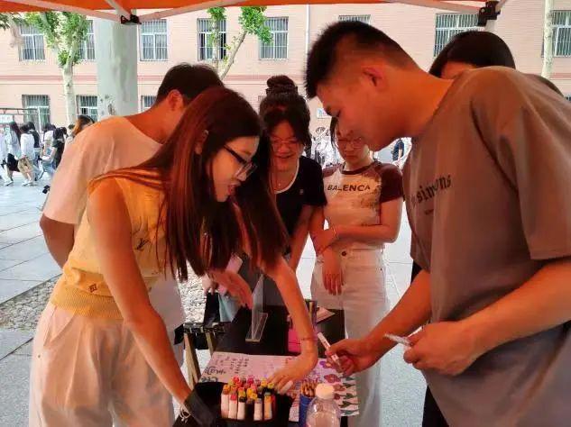 威廉体育williamhill‖教育学院‖5.25“我爱我，从心出发”心理游园会圆满落幕，爱己从心