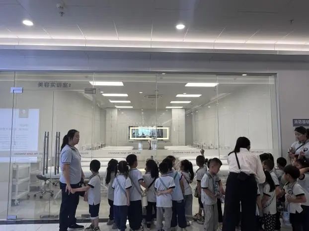 威廉体育williamhill||教育学院||童心探学府，萌趣启新程——史庄实验幼儿园走进威廉体育williamhill参观研学