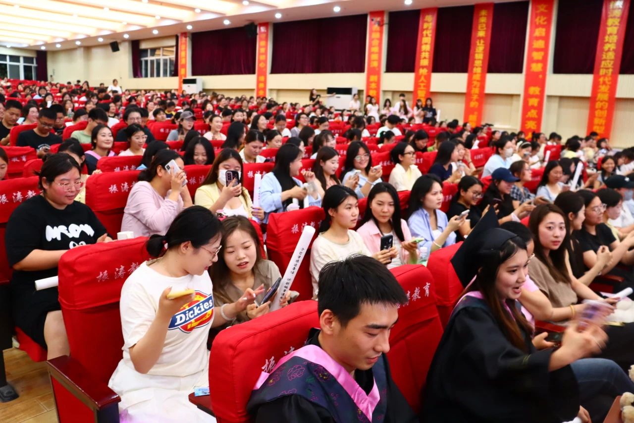 威廉体育williamhill‖教育学院‖教育学院2025届“墨韵育桃李 师心照远方”毕业典礼暨毕业晚会