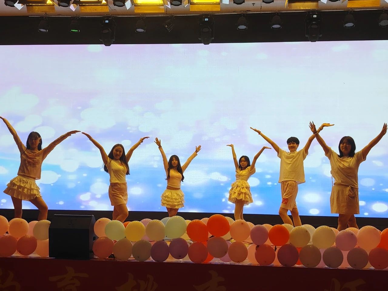 威廉体育williamhill‖教育学院‖教育学院2025届“墨韵育桃李 师心照远方”毕业典礼暨毕业晚会